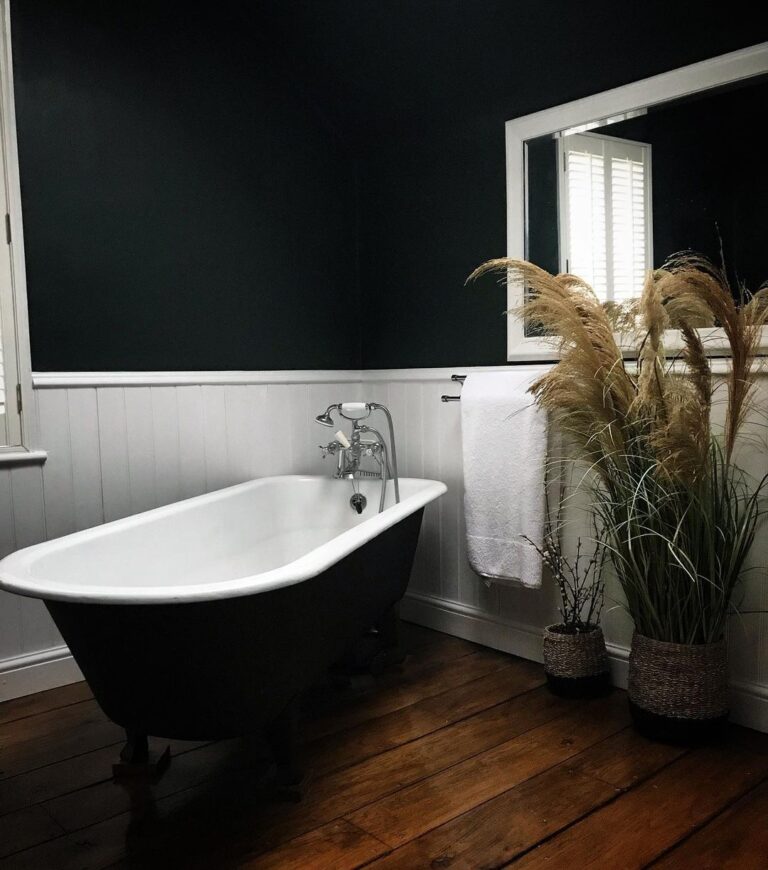 25 Dramatic Dark Bathroom Floor Ideas You Need to See