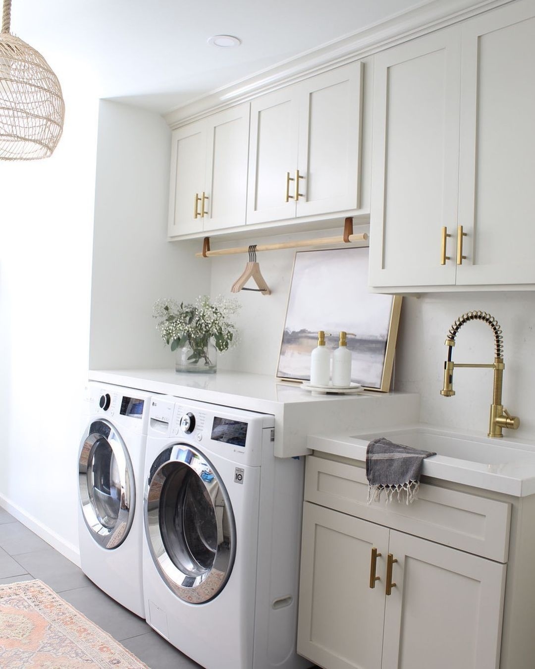Airy and Light Laundry Design
