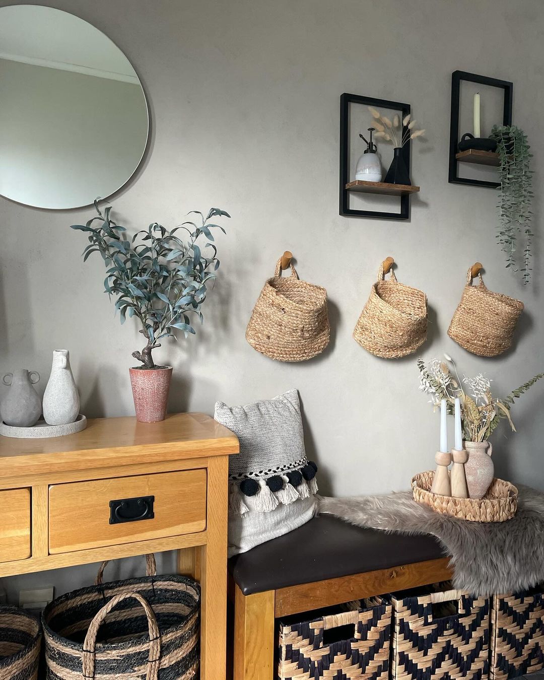 Minimalist and Natural Entryway