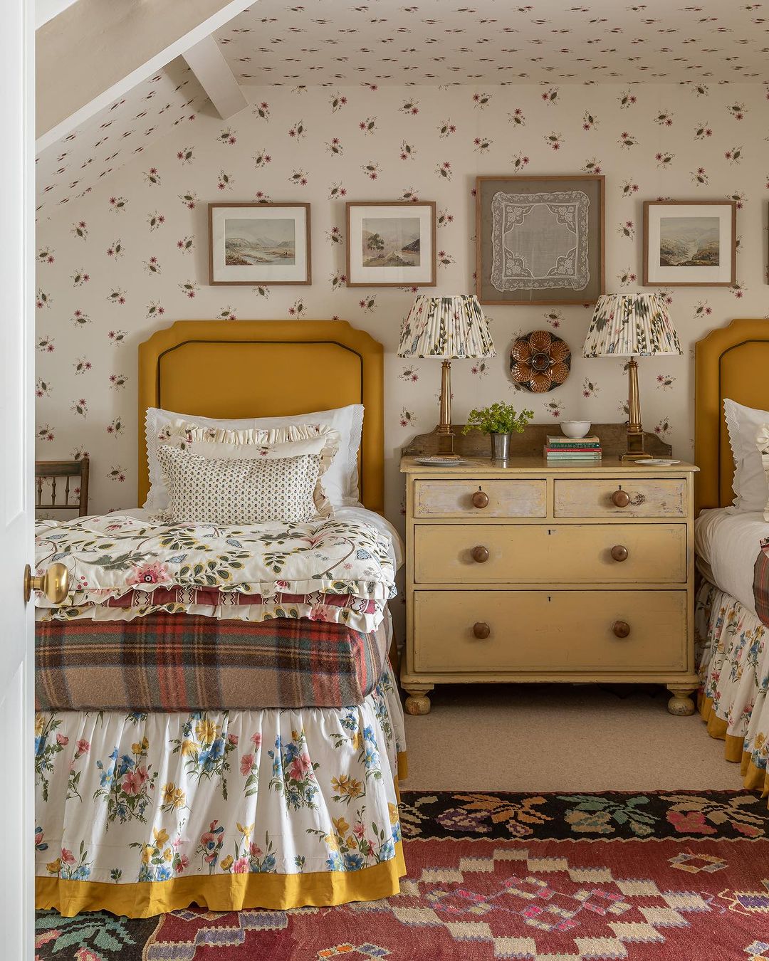 Country Chic: Infusing Attic Bedrooms with Cottage Warmth