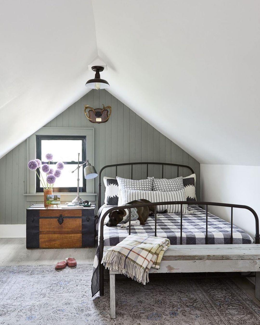 Rustic Modernity: A Sleek Attic Bedroom with Country Touches