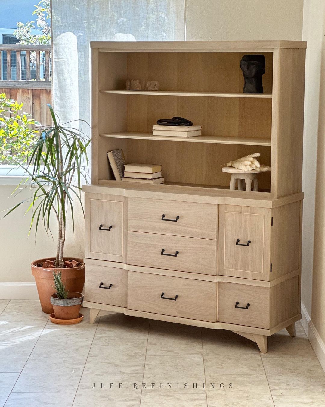 Minimalist Book and Storage Nook China Hutch