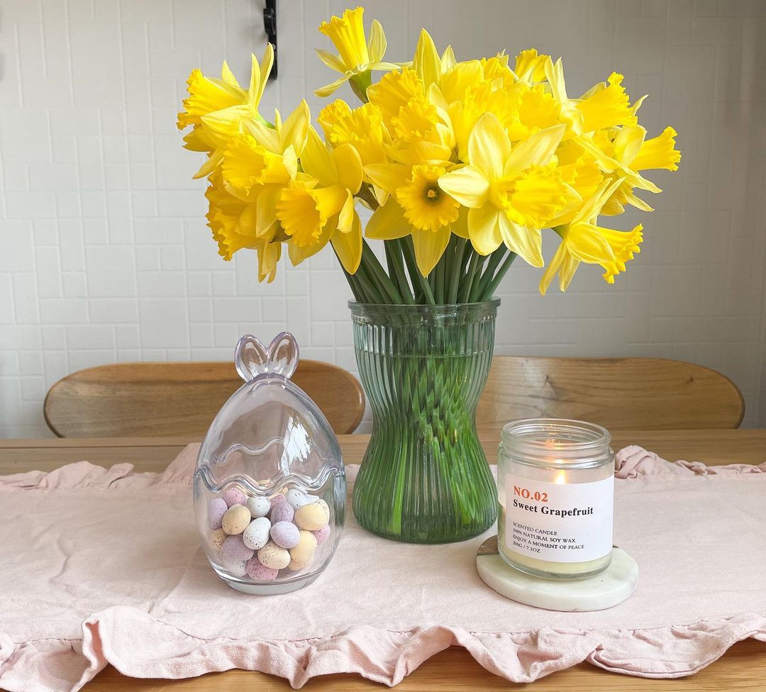 Spring Bliss: Daffodils and Sweet Accents