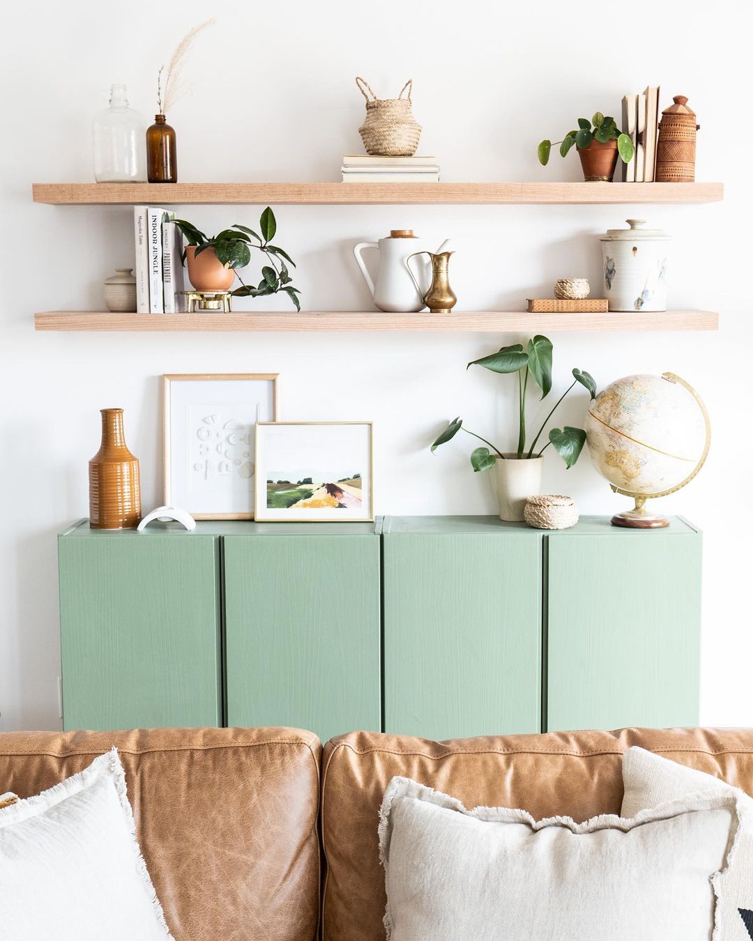 Minimalist and Airy Living Room Shelves