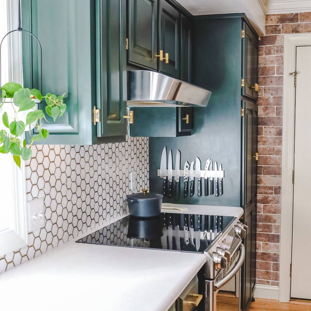 Hexagonal Gold-Touched Backsplash for a Cozy Kitchen