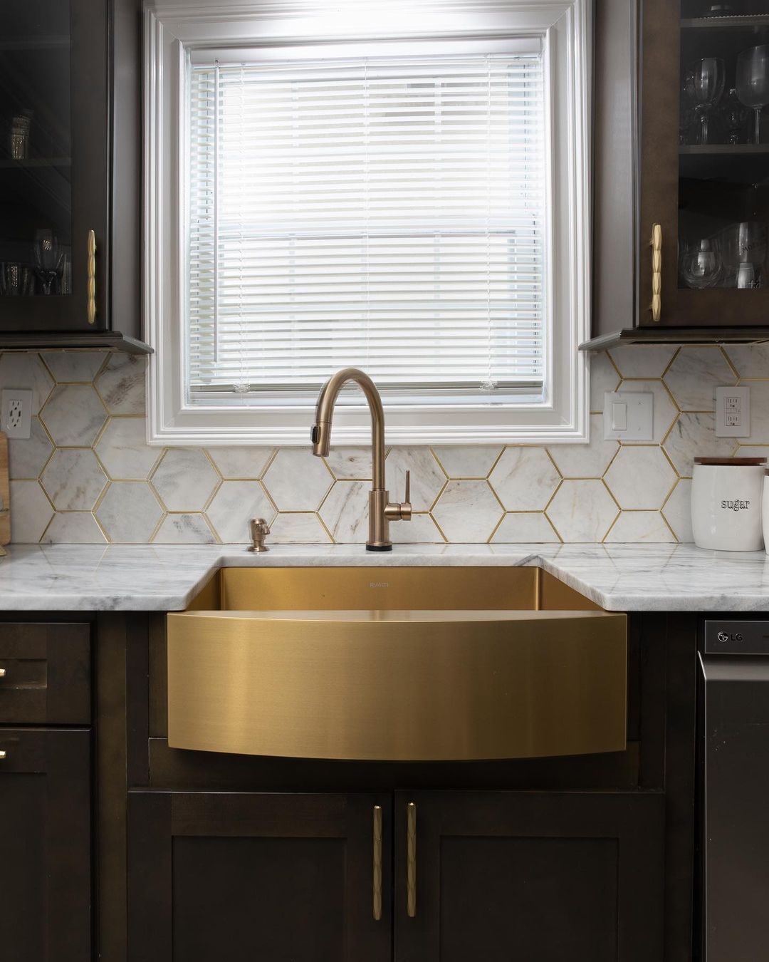 8. Bold Hexagonal Backsplash with Gold and Marble