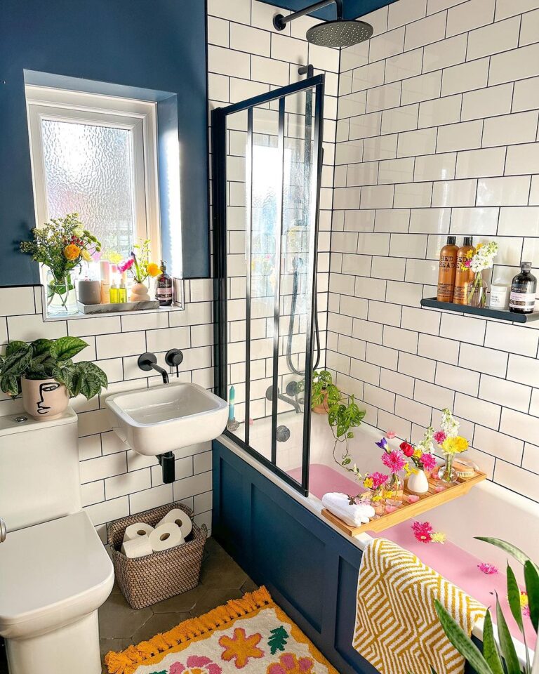 25 Cozy Small Bathroom Ideas With Tub You Must Try