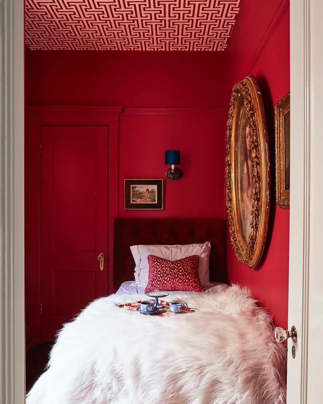 Luxe Red Nook Bedroom Decor Ideas