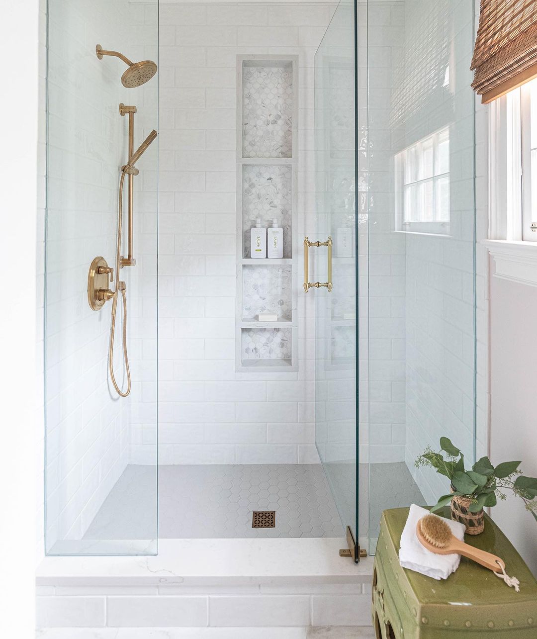 Fresh White Shower Pan with Mosaic Tile Niches
