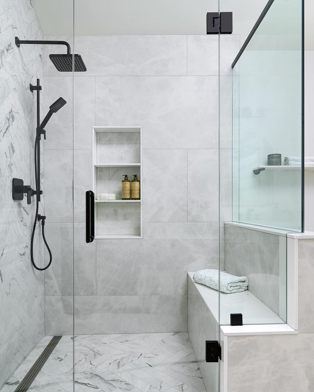 Modern Grey Shower Pan with Practical Niche and Bench