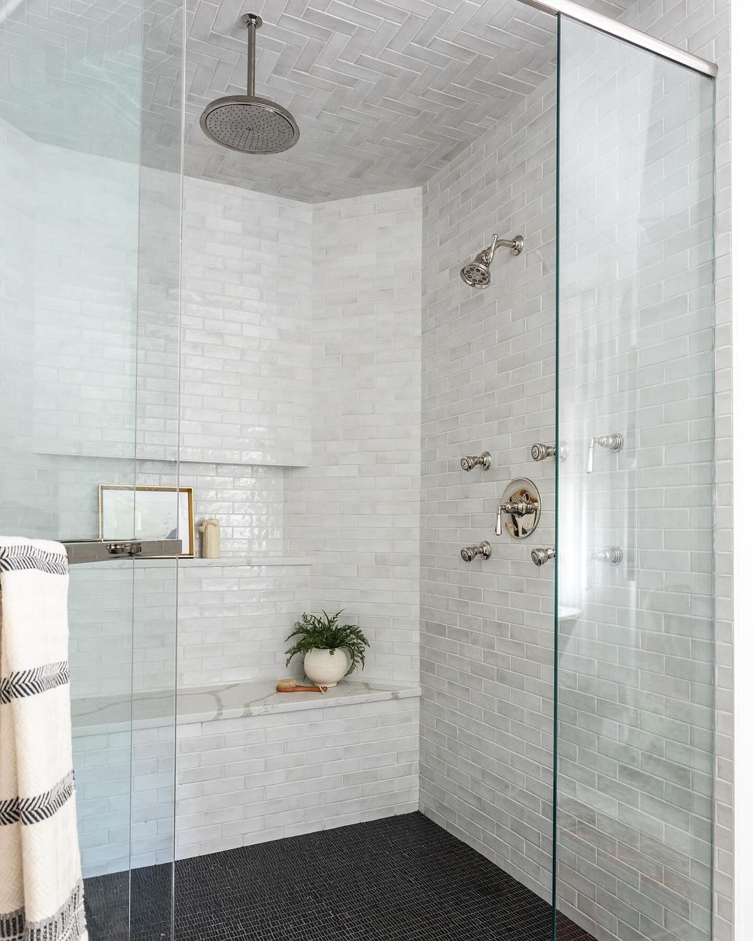 Cozy White Brick Shower Pan with Bench and Niche