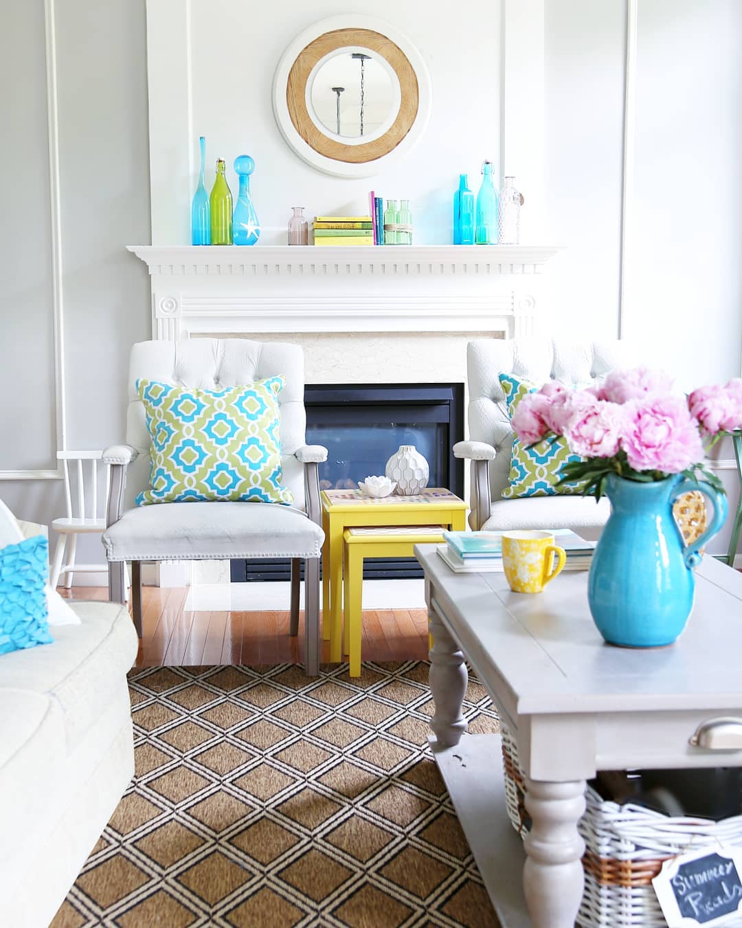 Bright and Breezy Colors for a Vibrant Summer Mantel Decoration