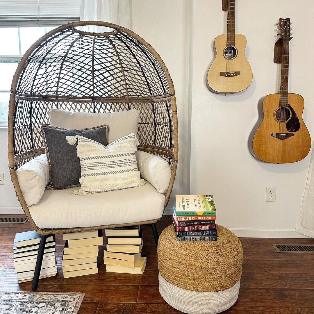 Relaxed Reading Egg Chair Nook