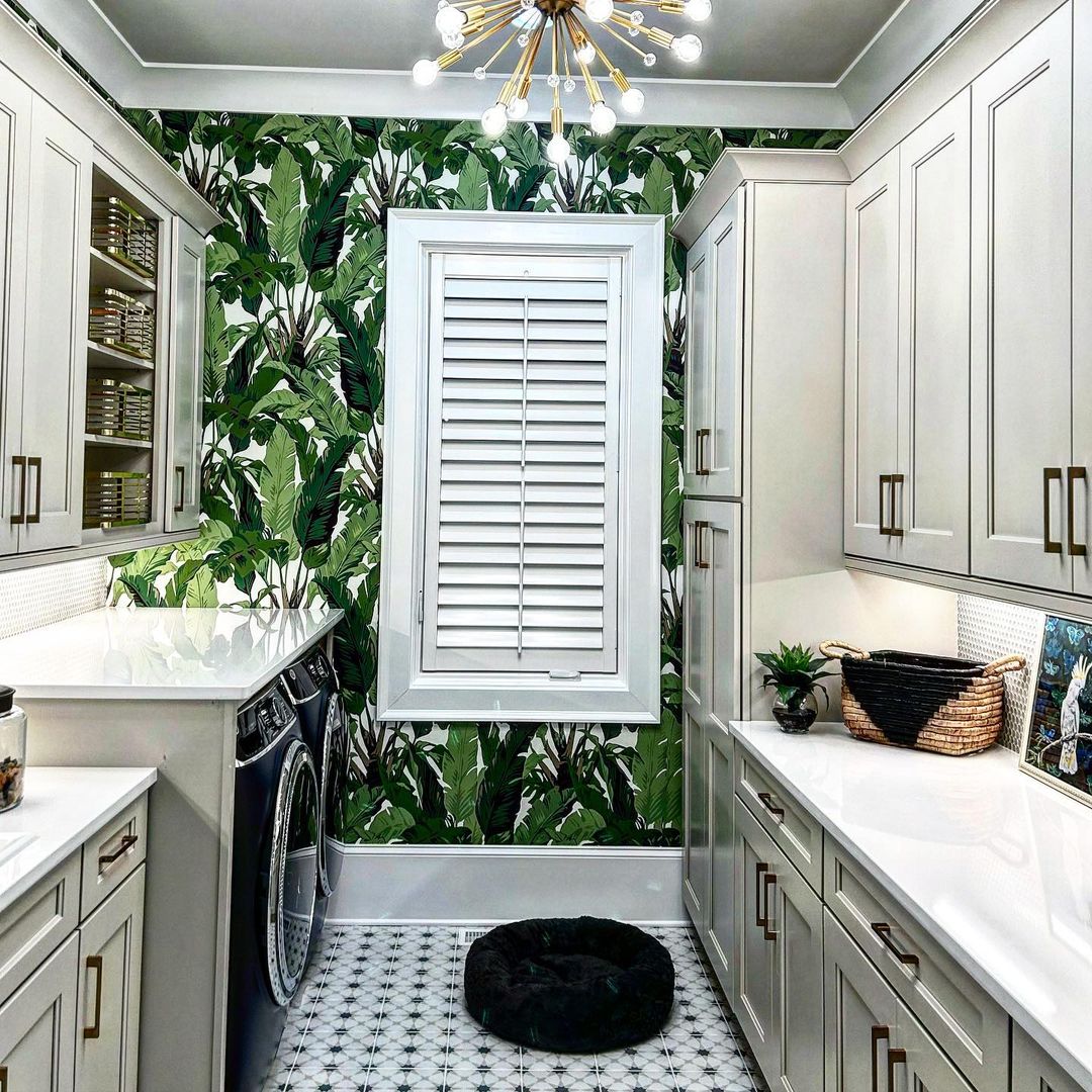 Tropical Vibes for a Bold Laundry Room