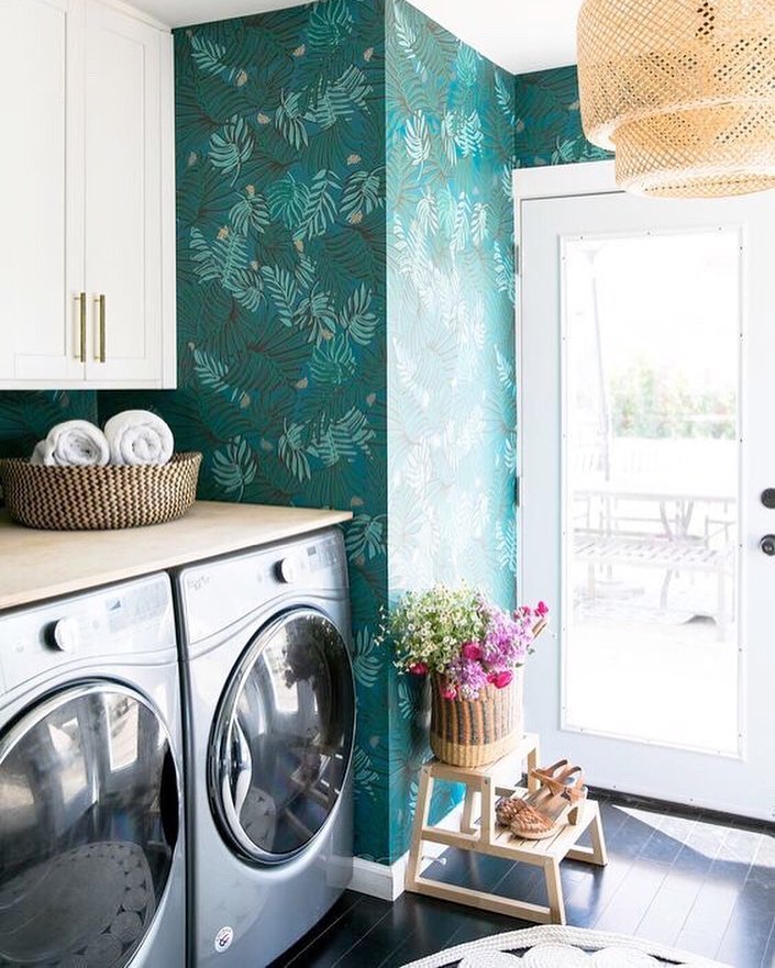 Tropical Teal for a Vibrant Laundry Room