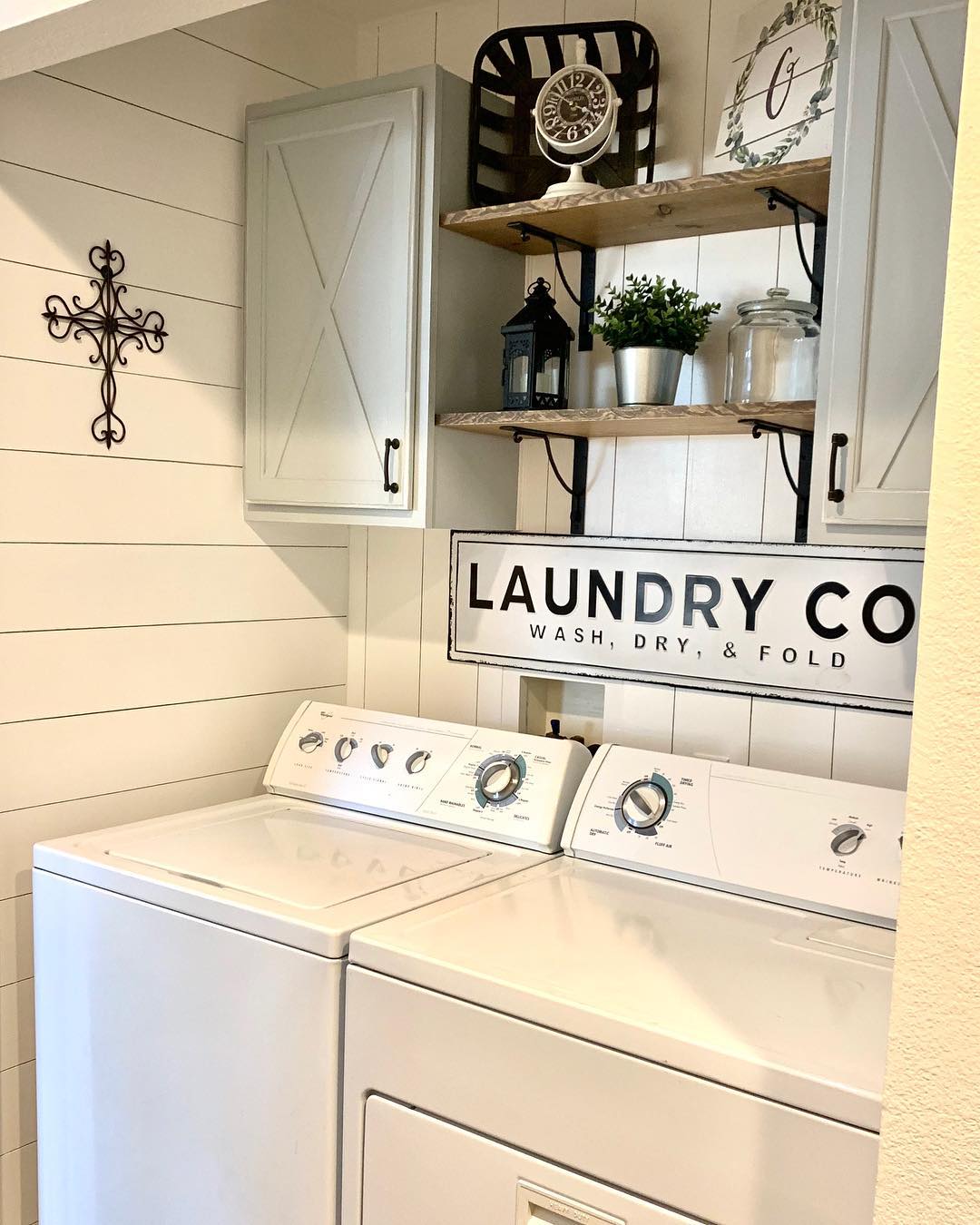  Incorporate Decorative Elements in a Shiplap Laundry Room