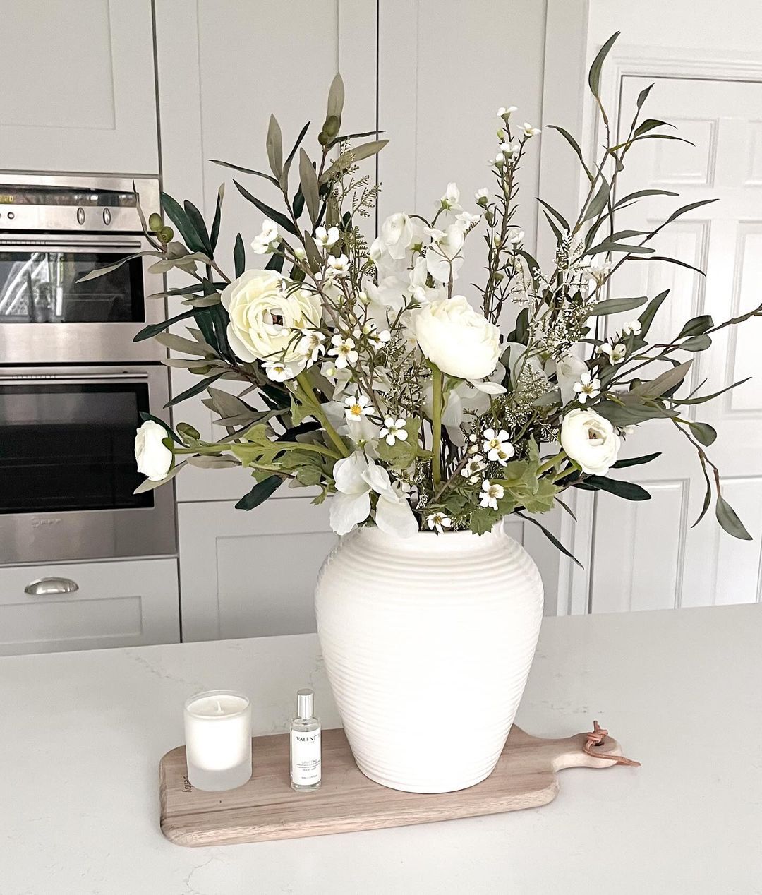 Simple Floral Arrangement for a Touch of Elegance