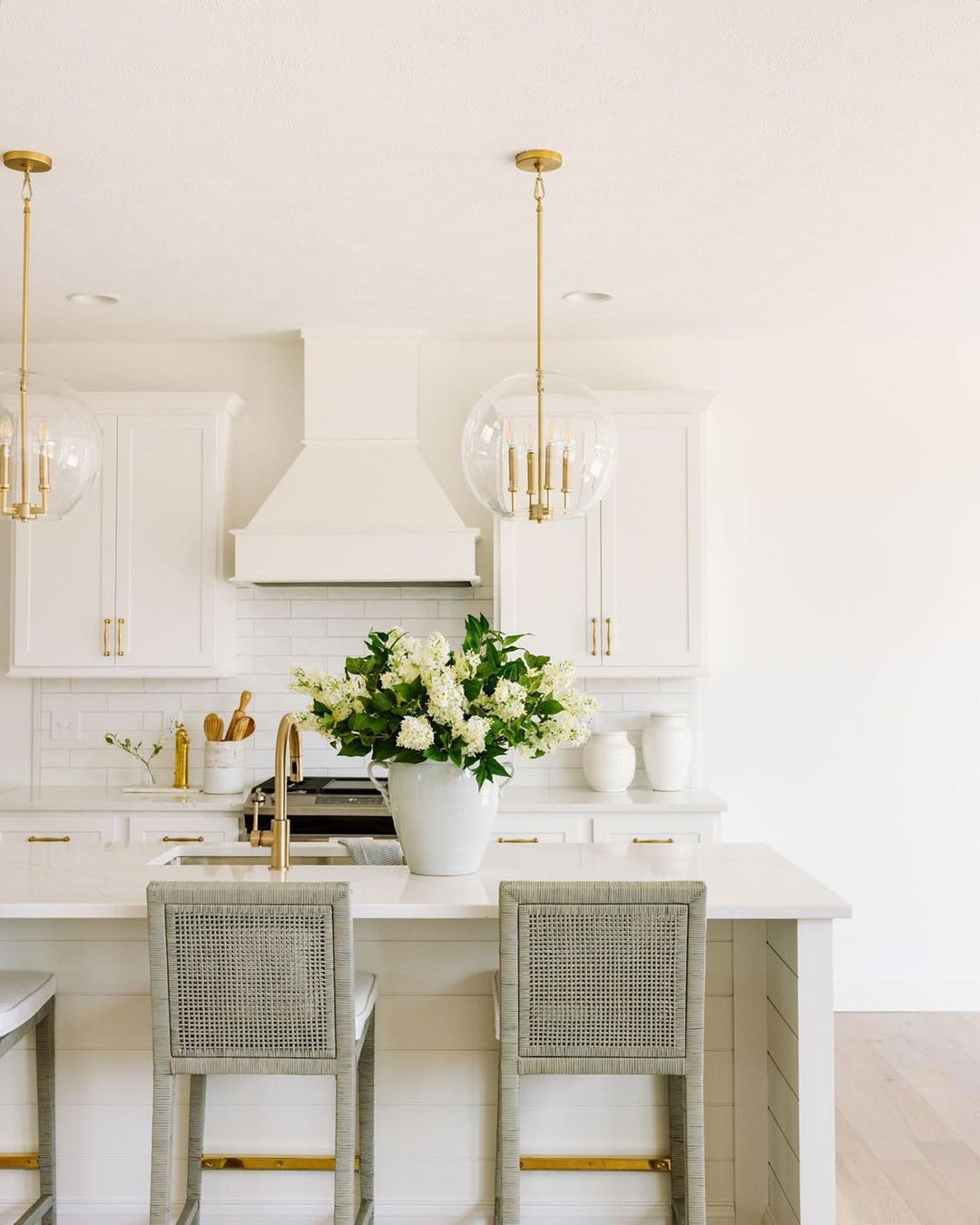 Fresh Florals and Gold Accents for a Bright Space