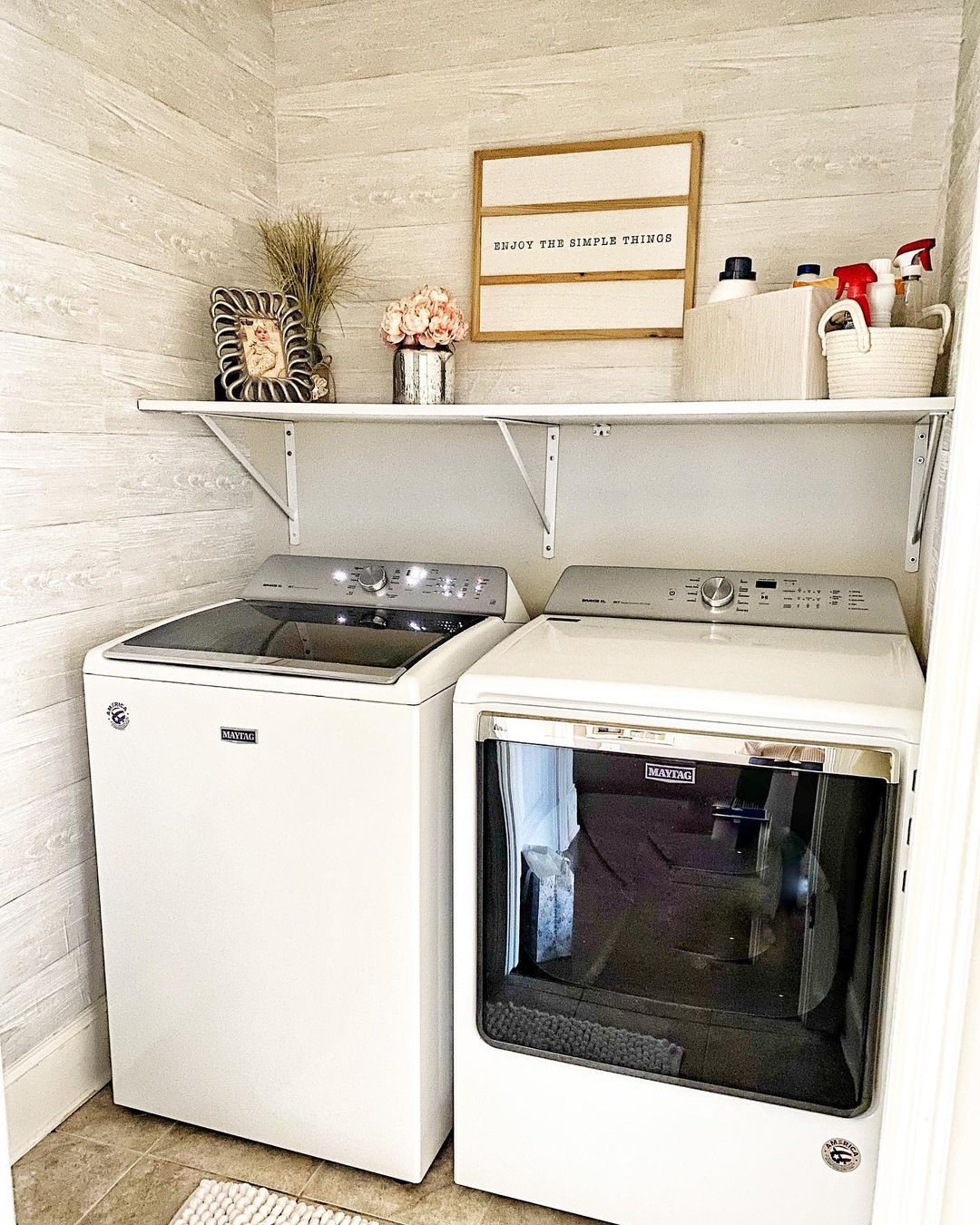 Minimalist Laundry Room with Simple Decor