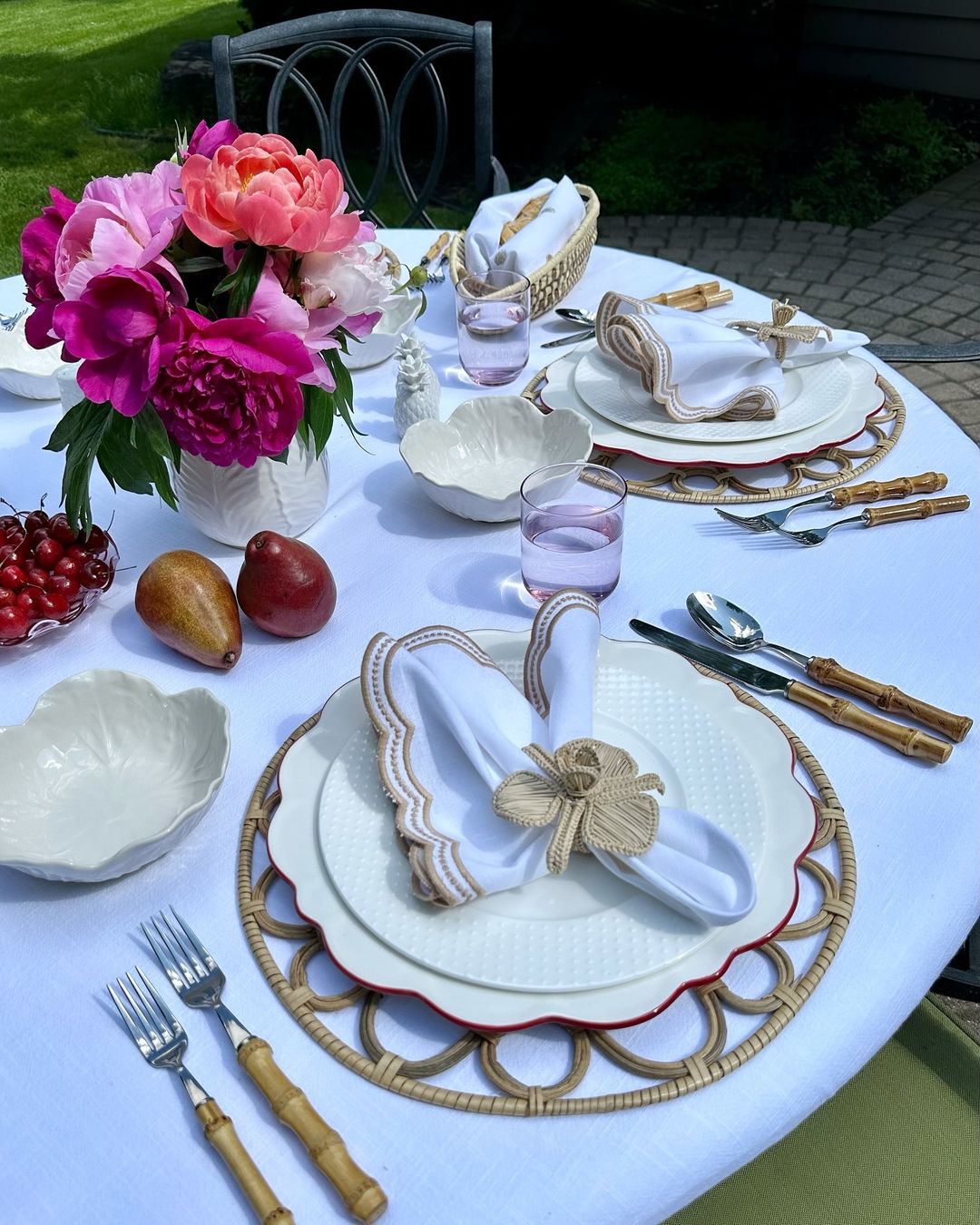 Classic and Natural Summer Table Decor