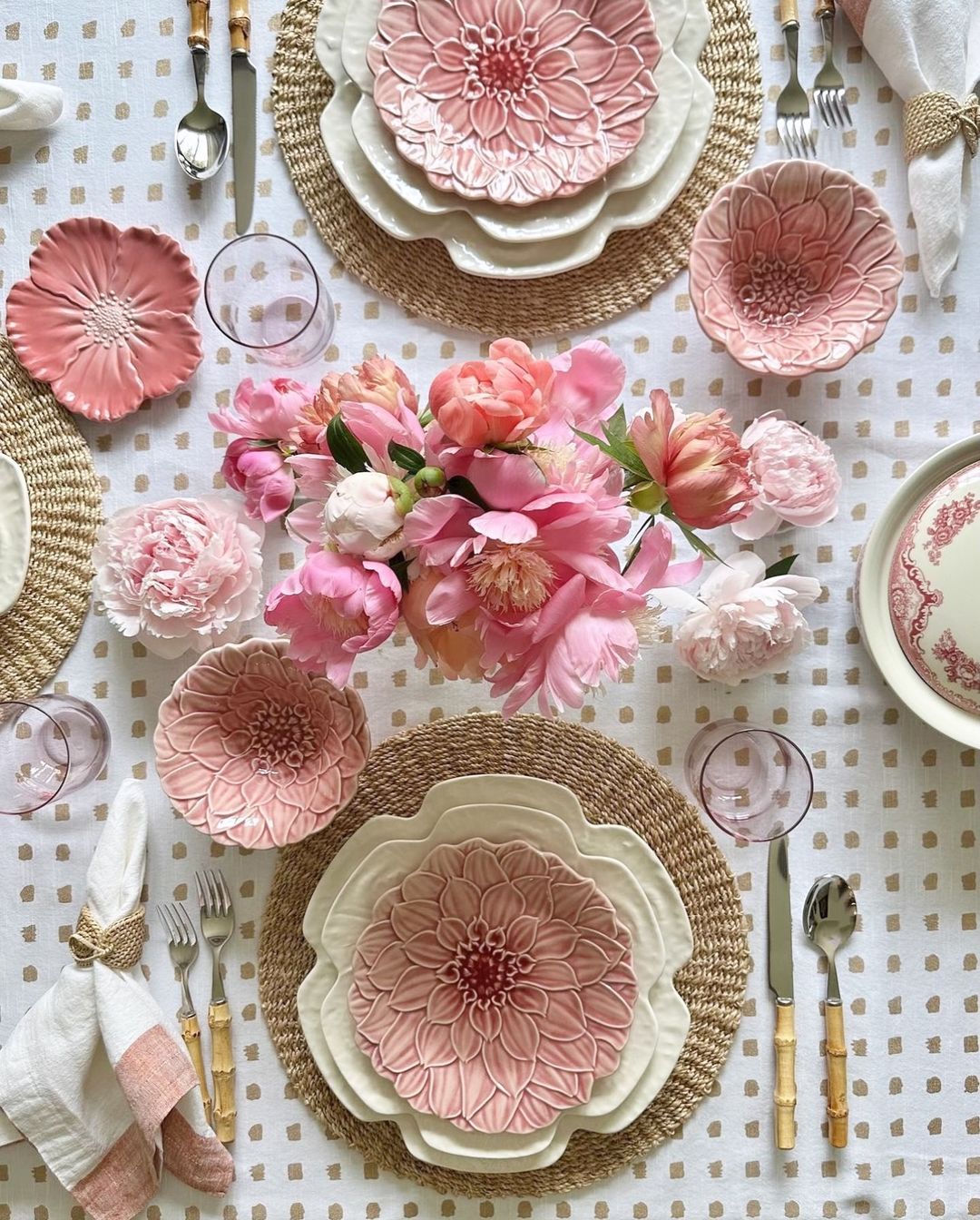 Romantic Pink Floral Summer Table Decor