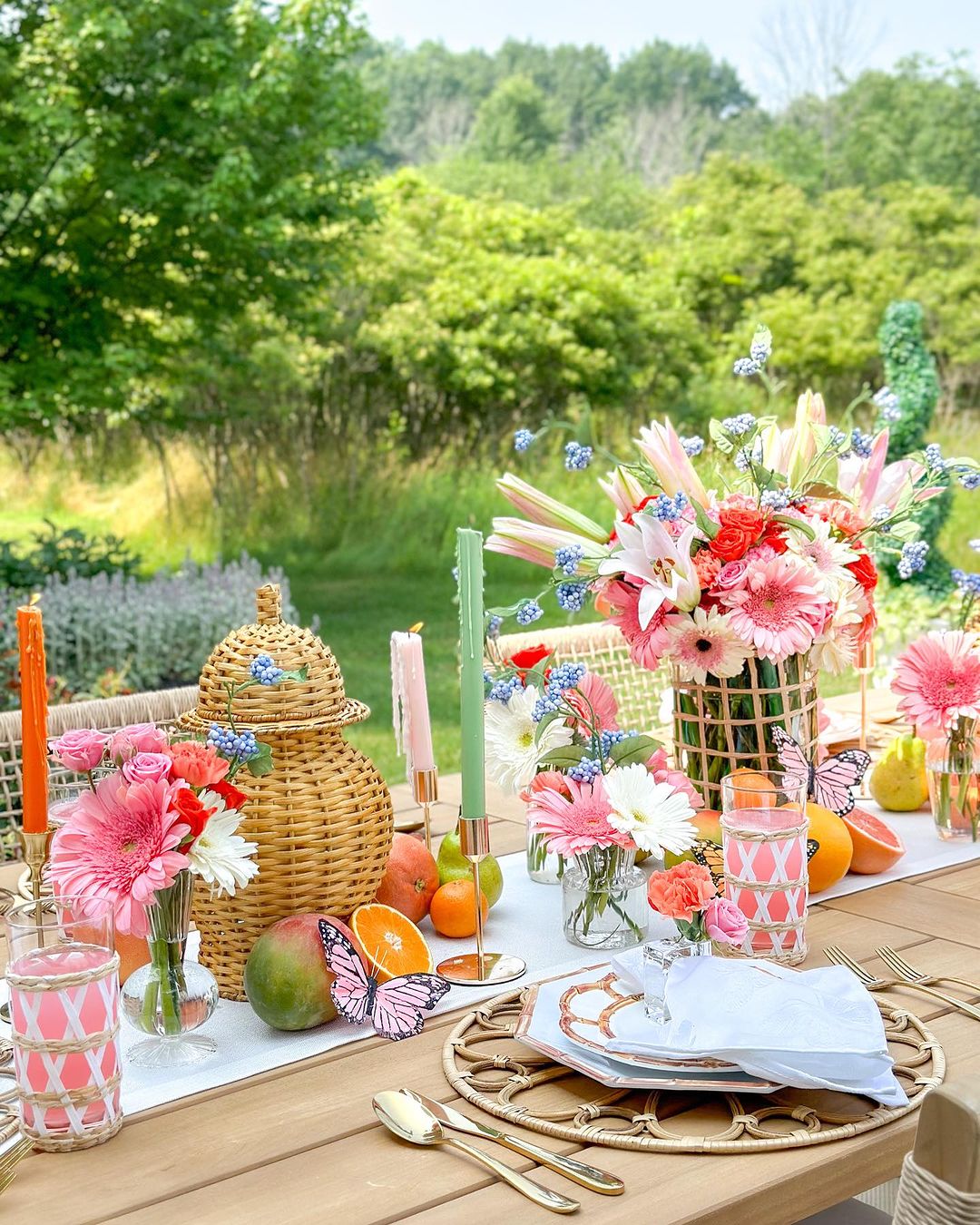 Fresh Floral and Fruit Summer Table Design