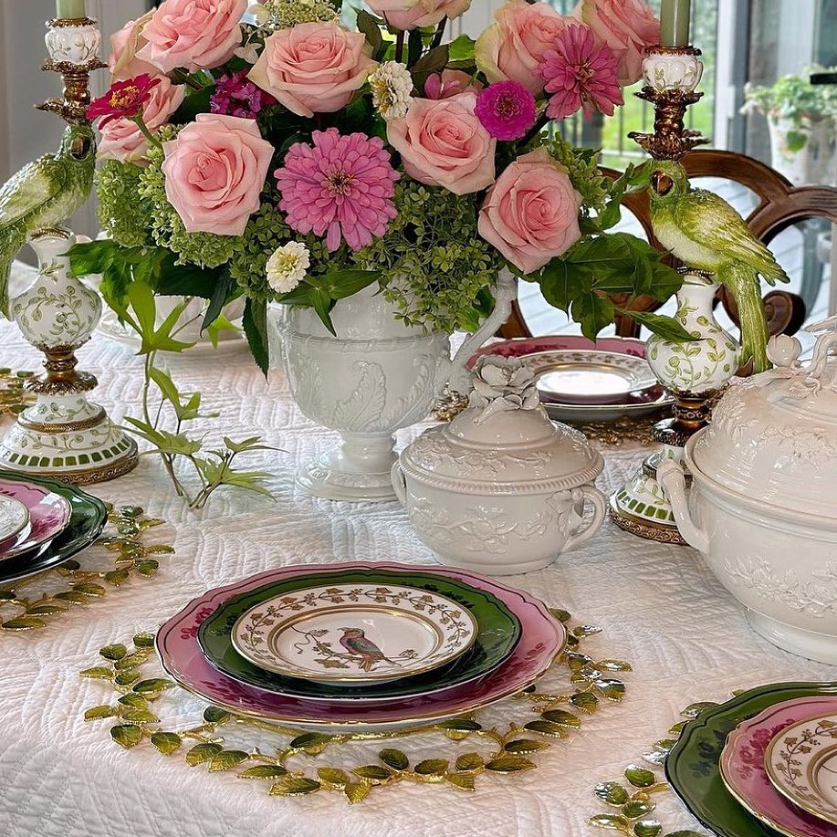 Elegant Vintage-Inspired Summer Table Decor