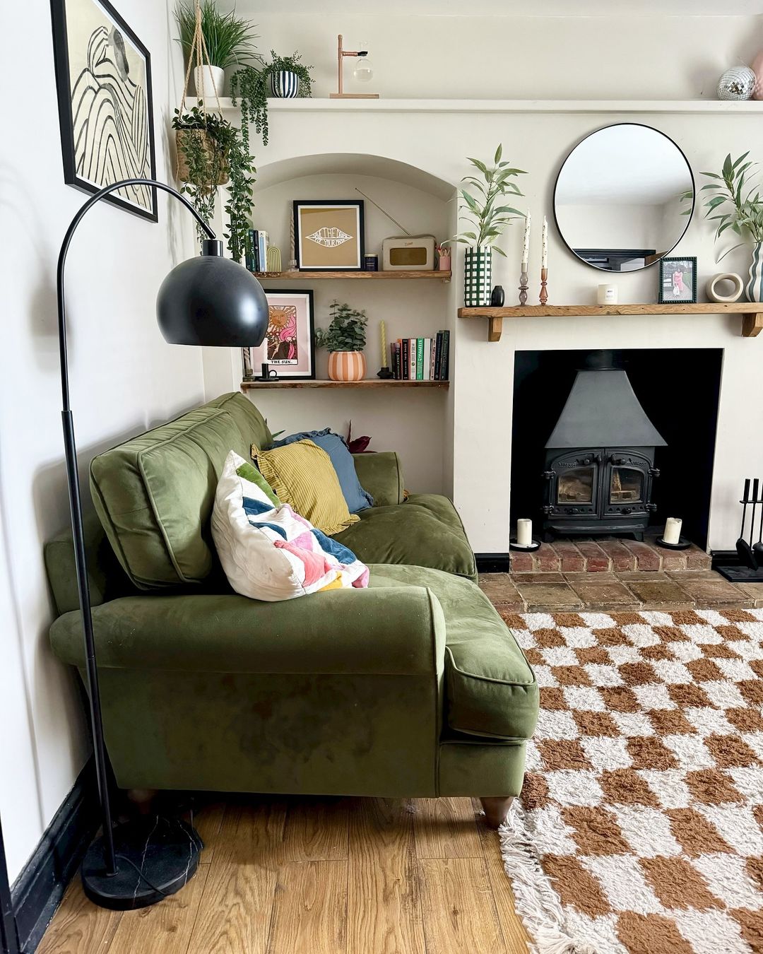 Cozy and Functional Living Room Wall Shelves