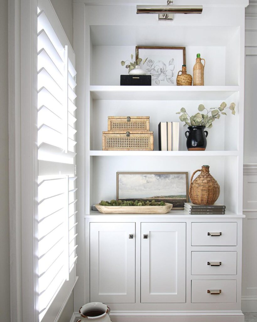 25 Stylish And Sophisticated Living Room Wall Shelves Decor Ideas