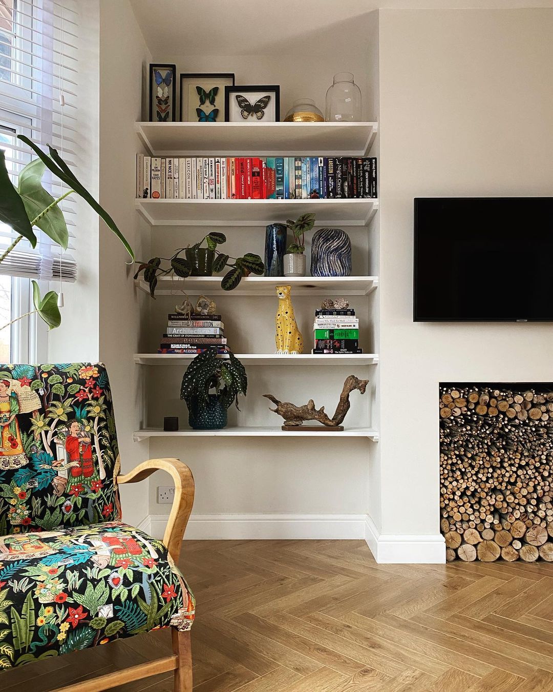 Compact and Stylish Living Room Wall Shelves