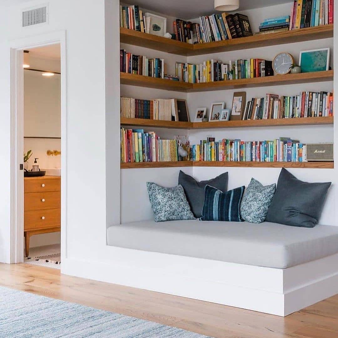 Built-In Bookshelf Nook for Cozy Reading