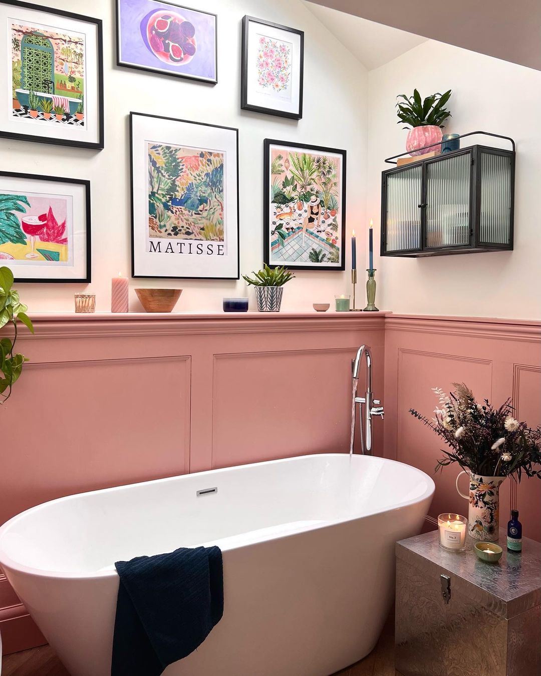 Gallery Wall and Pastel Hues for a Sophisticated Bathroom