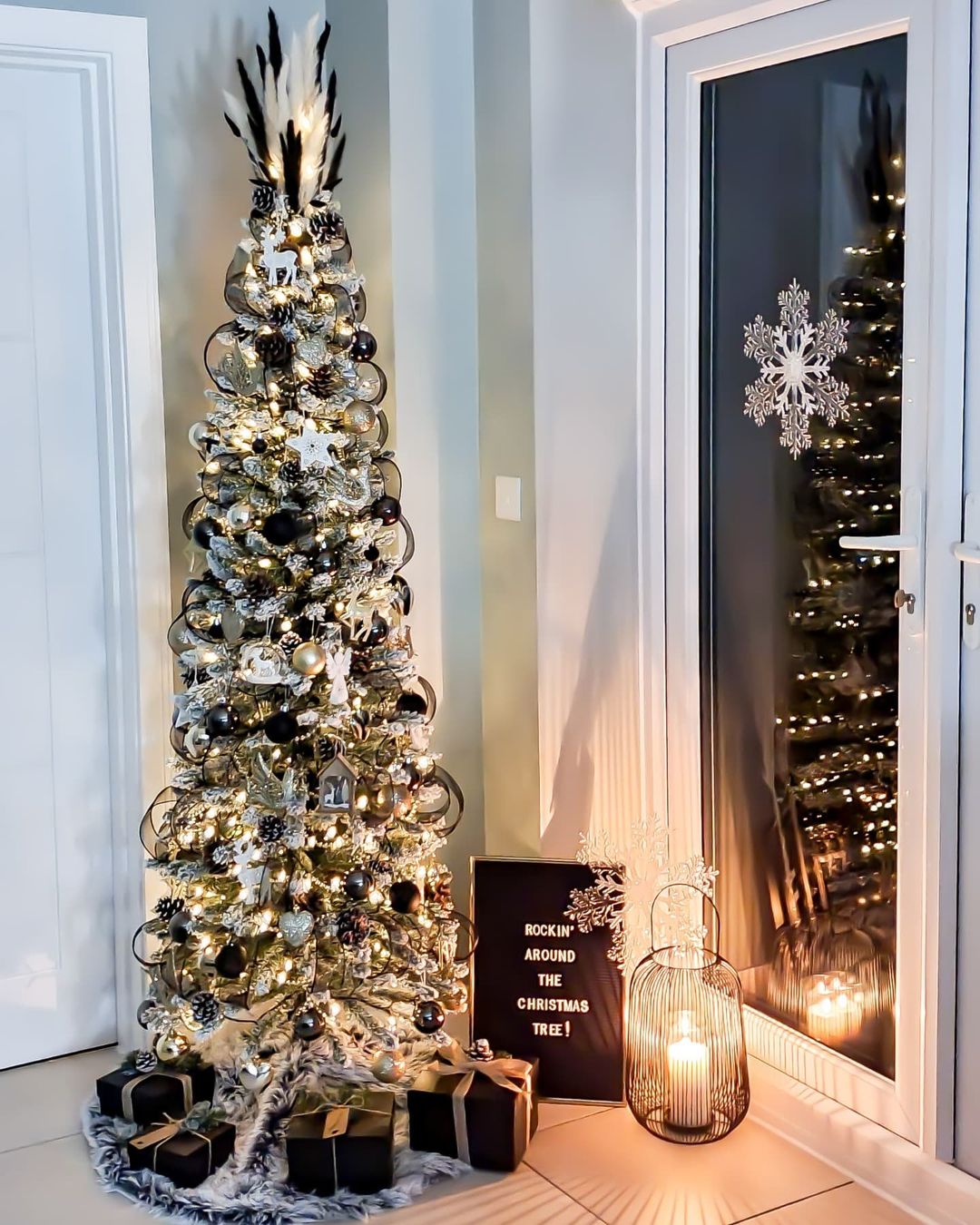 Create a Sophisticated Corner with a Slim Christmas Tree and Elegant Details