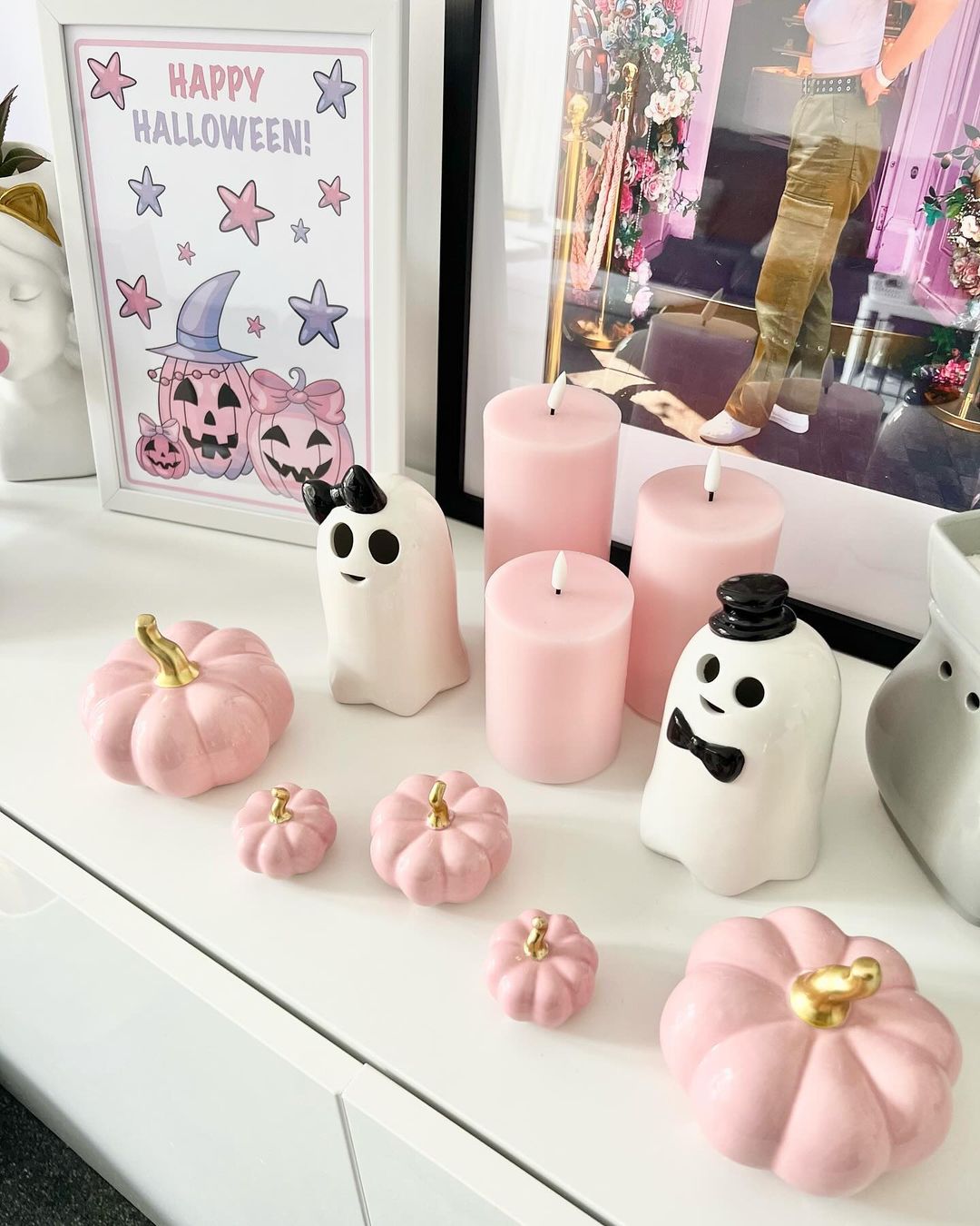 Elegant Pink Halloween Decor with Ghosts and Pumpkins