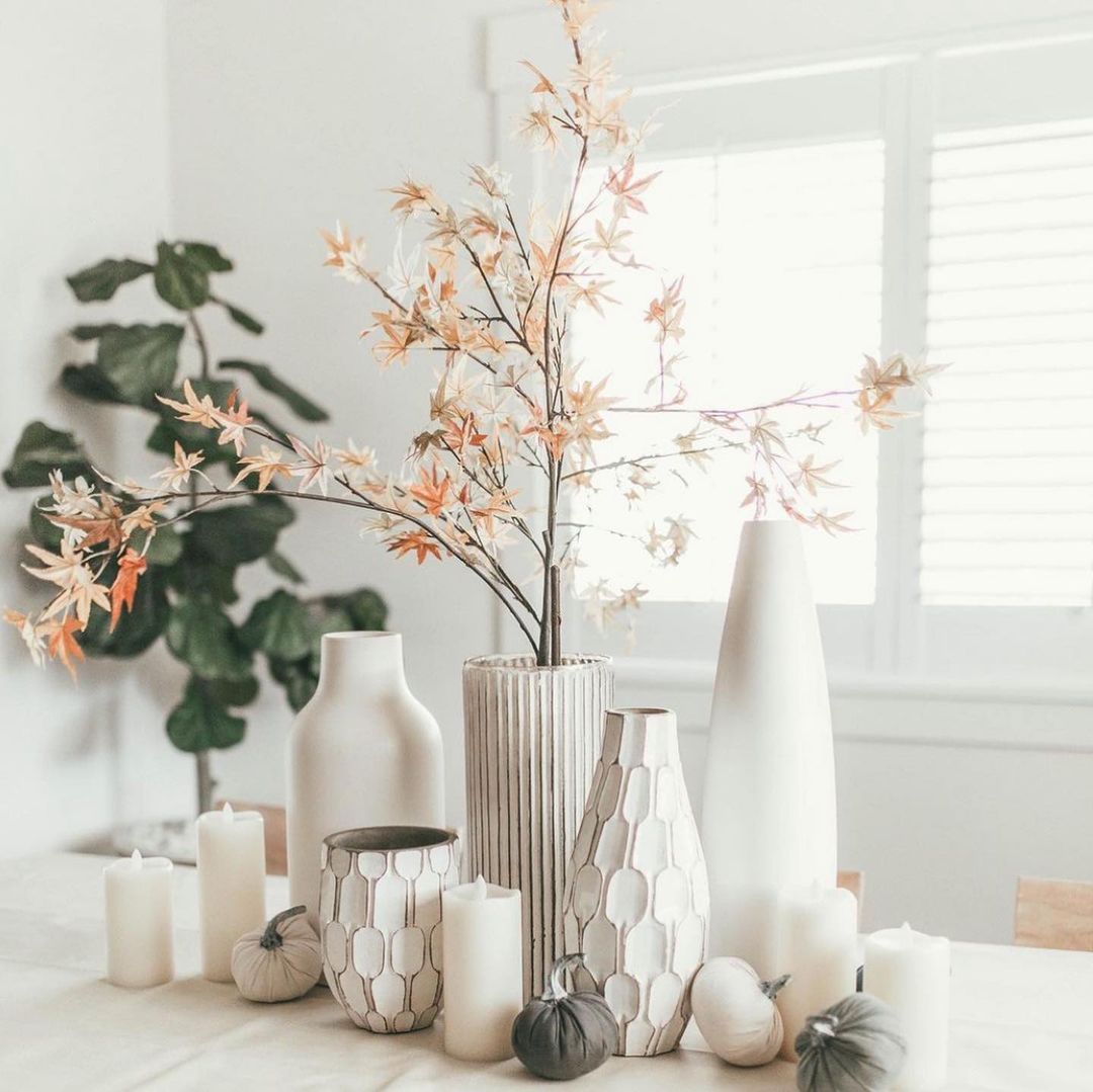 20. Minimalist Boho Fall Centrepiece with Soft Hues