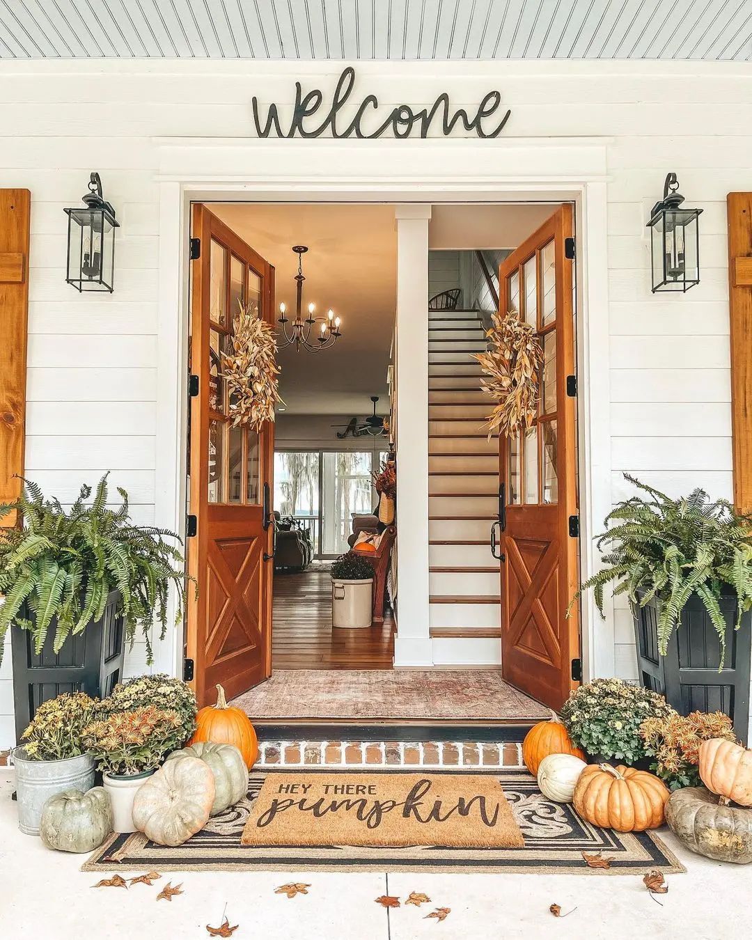 Warm and Welcoming Pumpkin-Themed Porch