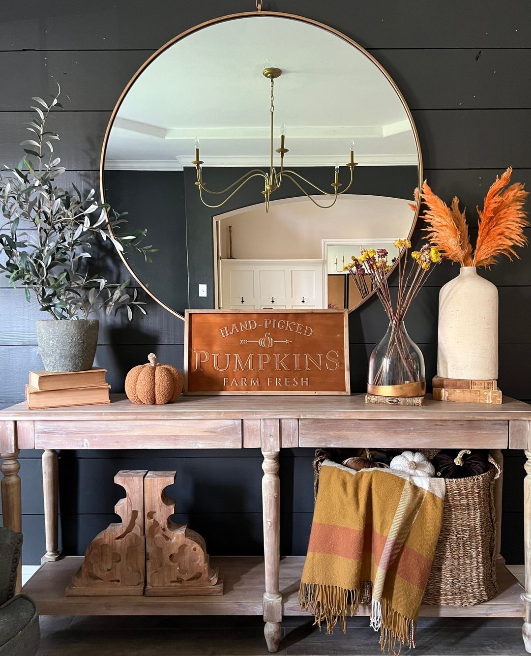 Sophisticated Warmth: Farmhouse-Inspired Fall Entry Table Decor