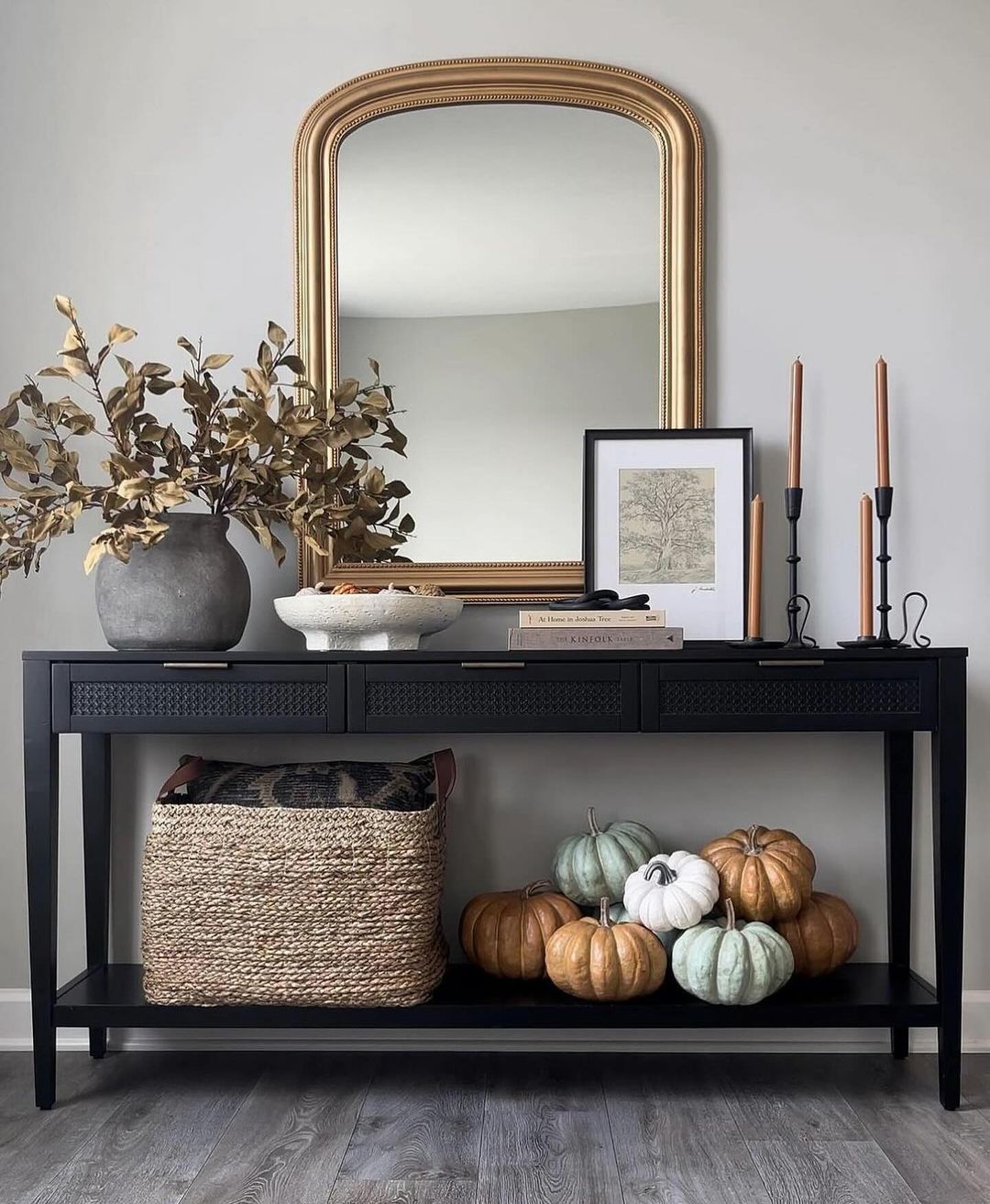 Modern Elegance: A Refined Approach to Fall Entry Table Decor