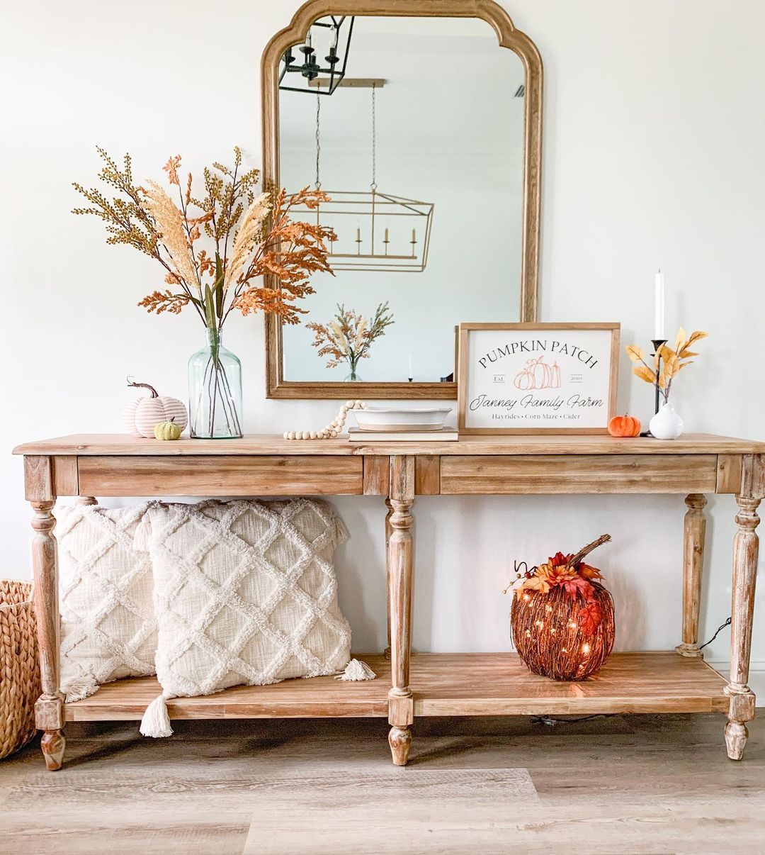 Simple Elegance: A Minimalist Fall Entry Table