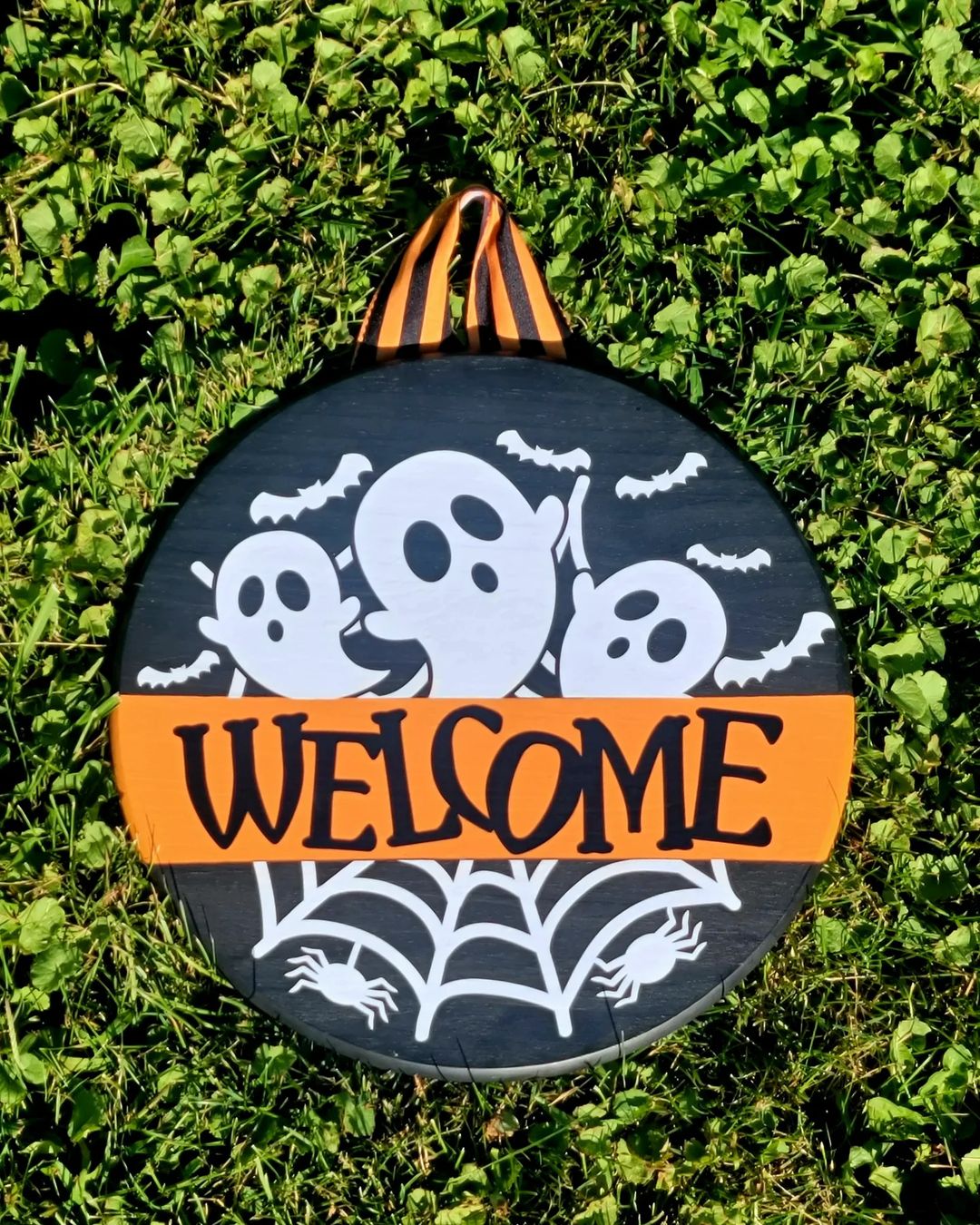 Friendly Ghosts Welcome Sign for a Spooky Greeting