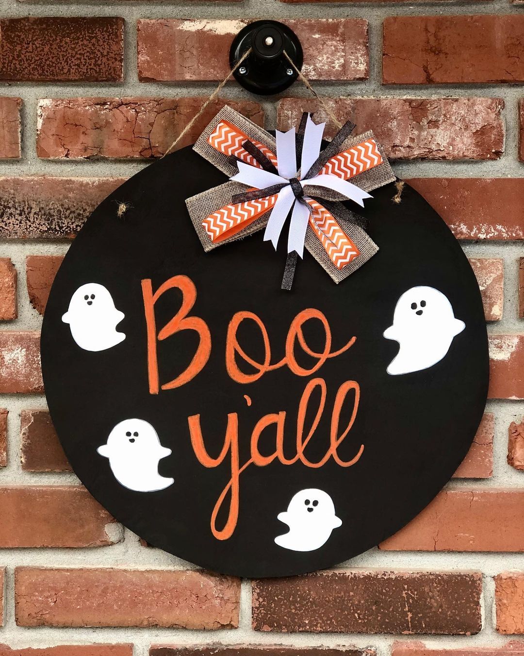 Southern Charm Halloween Sign with a Friendly Ghostly Greeting