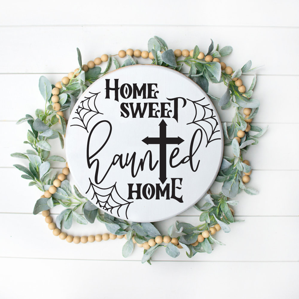 Chic and Subtle Halloween Wreath for an Elegant Entrance