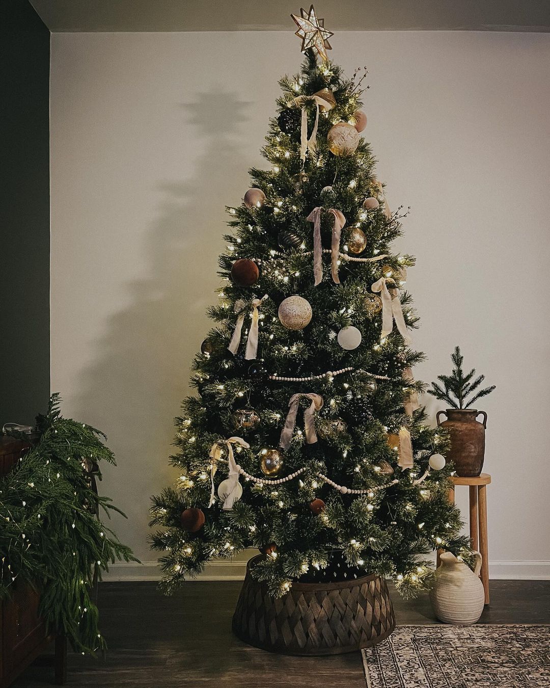 Elegant Christmas Tree with Soft Textures and Warm Tones