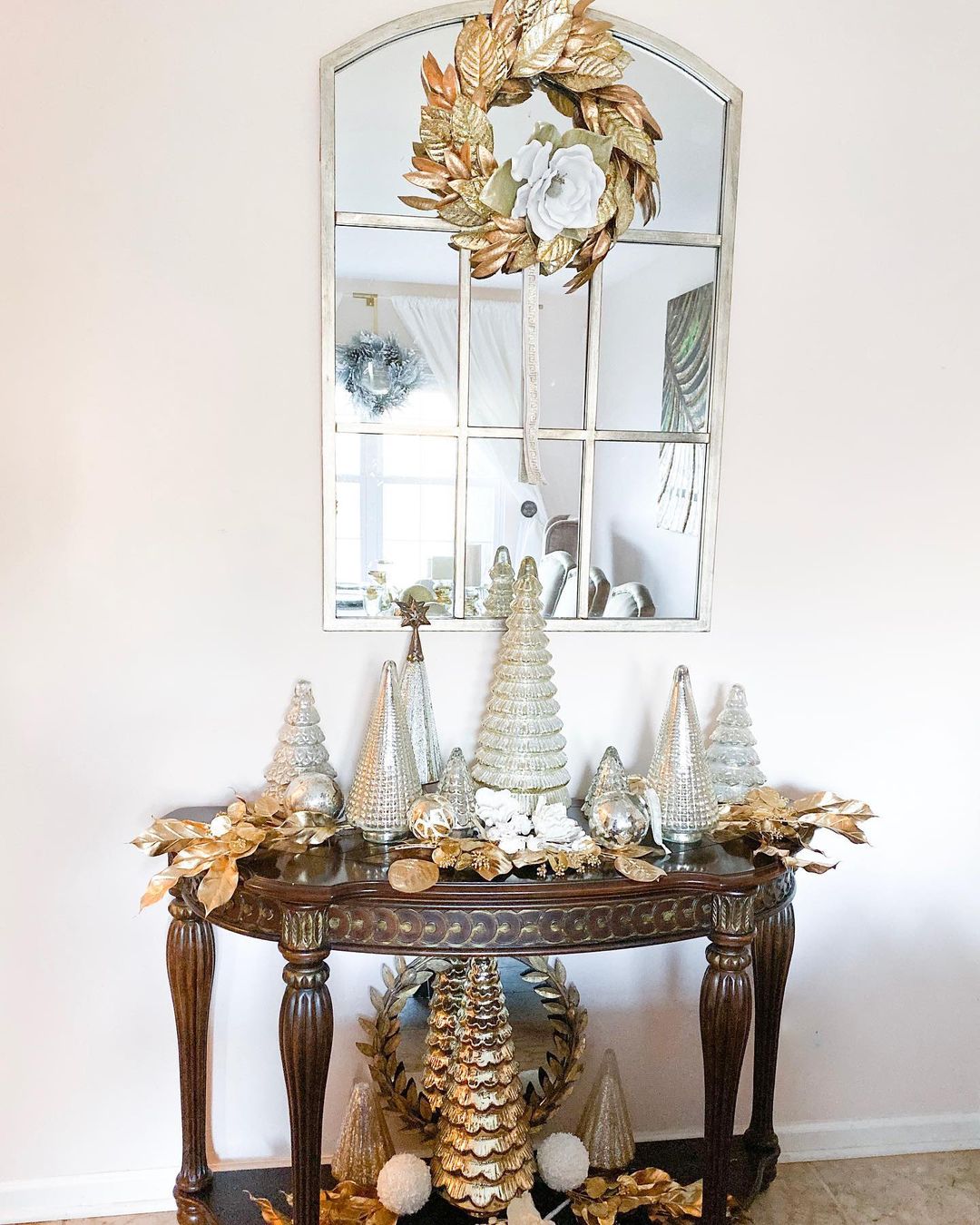 Decorate Your Console Table with Elegant White and Gold Christmas Accents