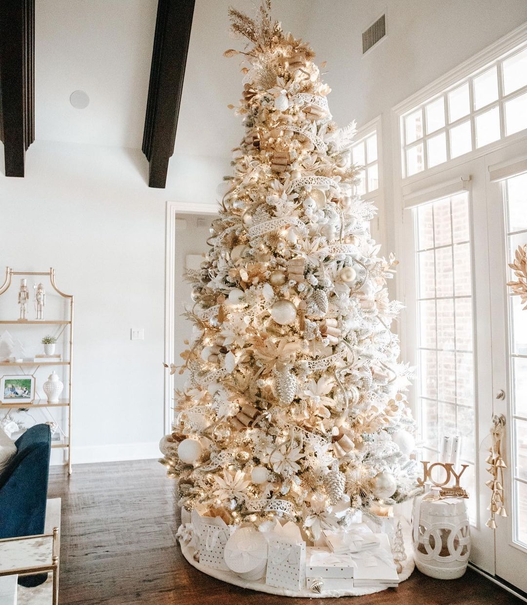 Make a Statement with a Grand White and Gold Christmas Tree