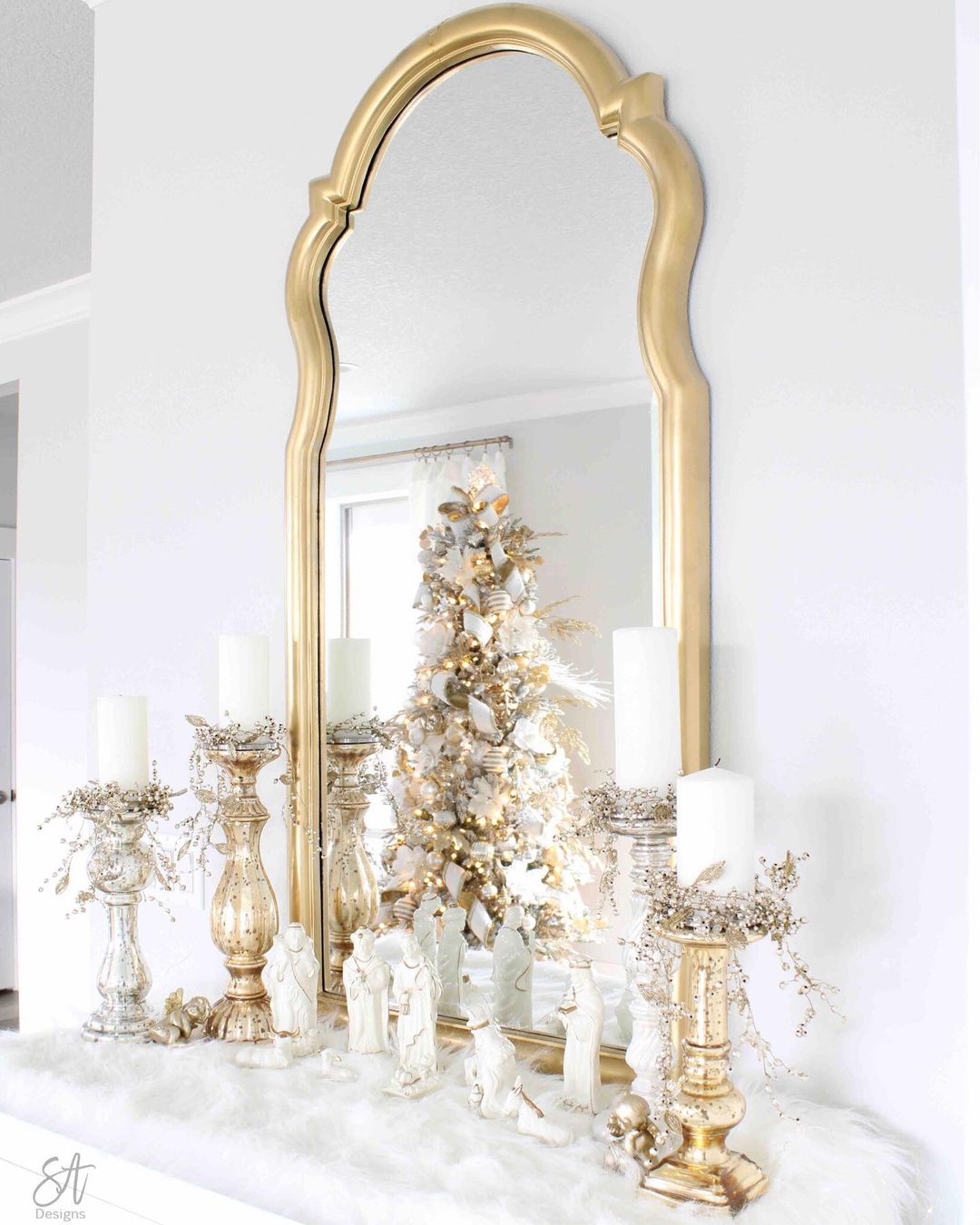 Reflect Elegance with White and Gold Christmas Decor