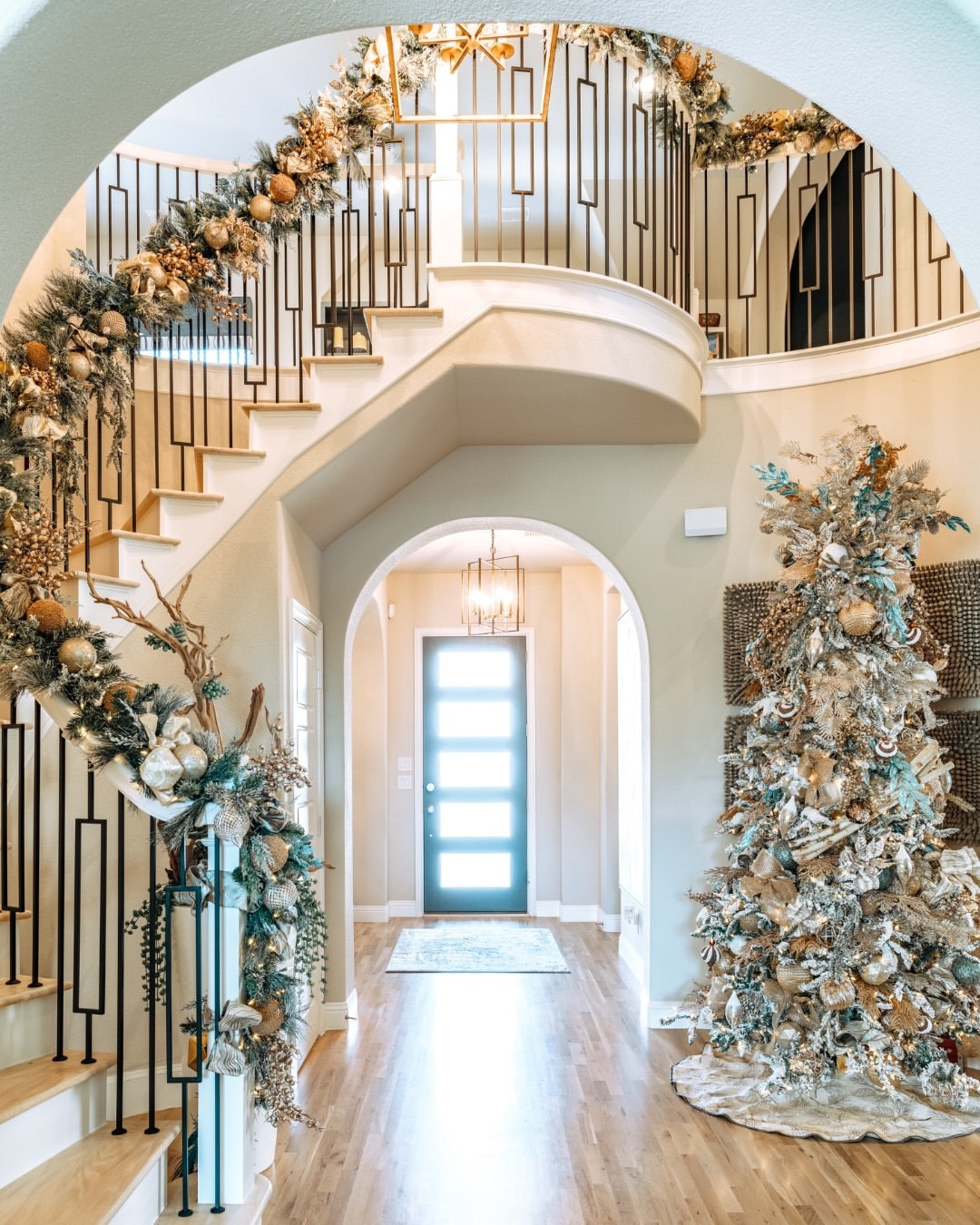 Enhance Your Foyer with Grand White and Gold Christmas Stairway Decor