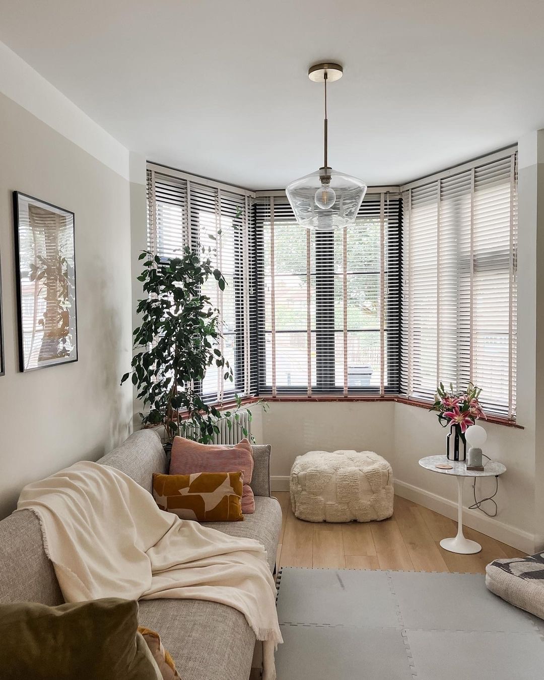 seating nook with bay windows