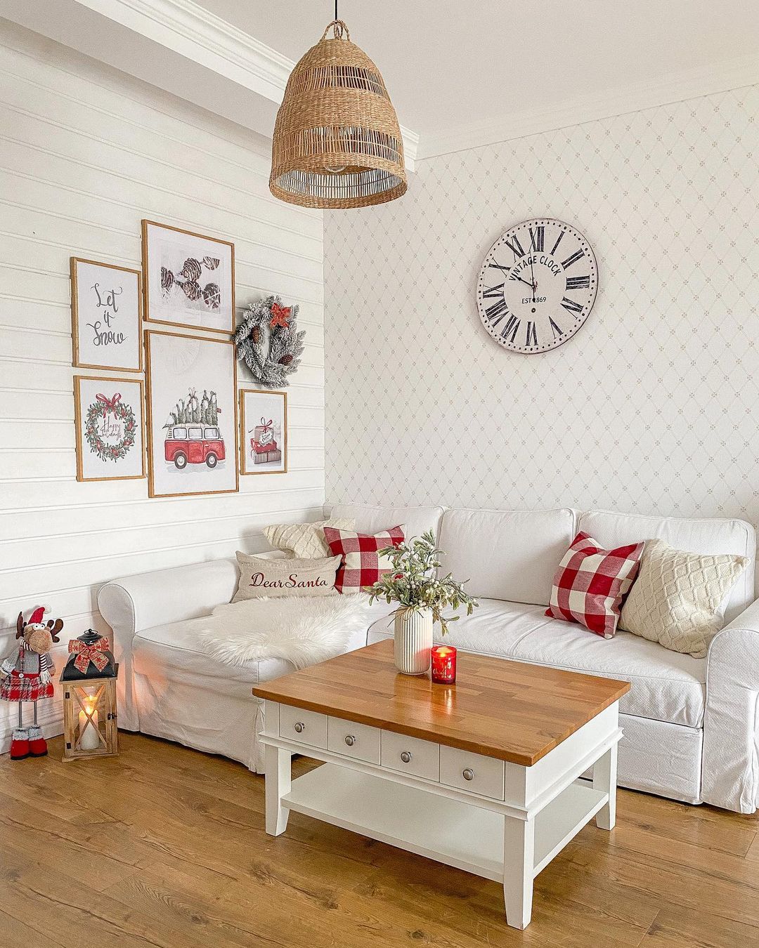 Simple and Cheerful Christmas Couch with Plaid Accents