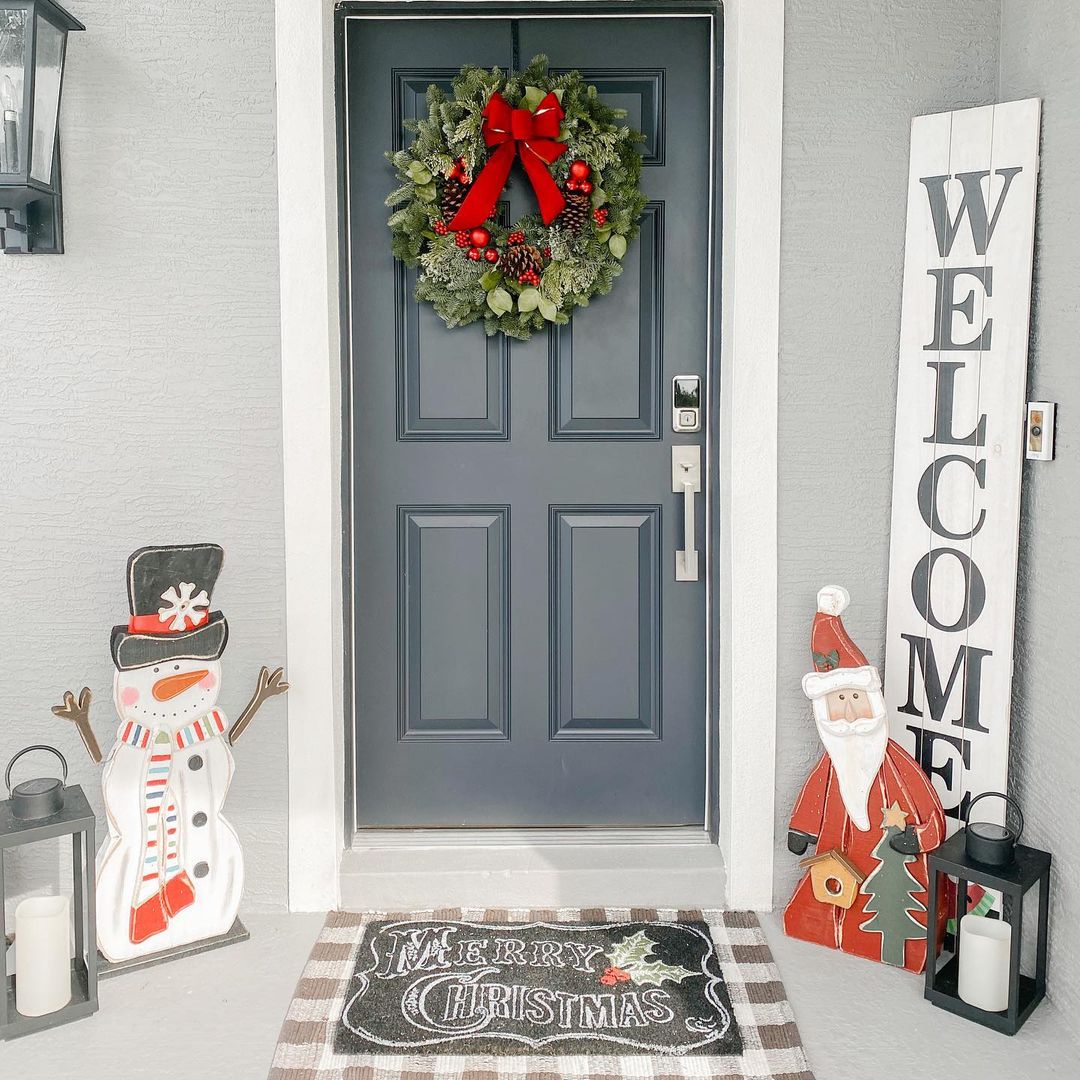 Playful Christmas Porch with Festive Figures and a Bold Wreath